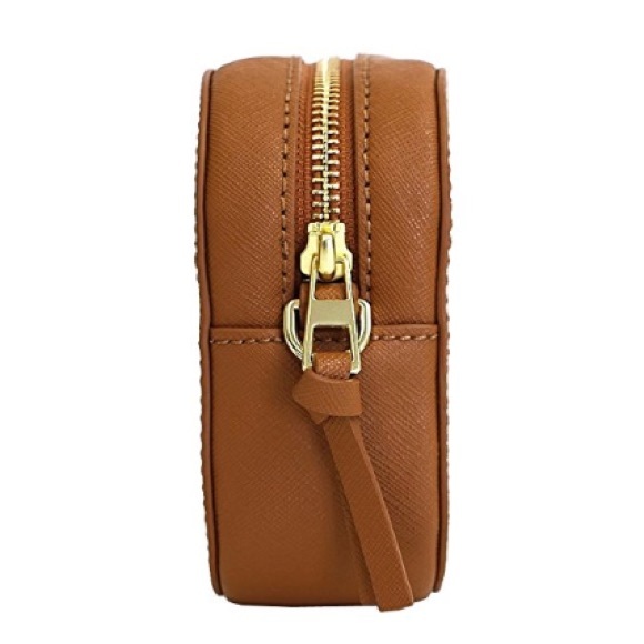 tory burch // robinson round leather camera bag - Picture 3 of 8